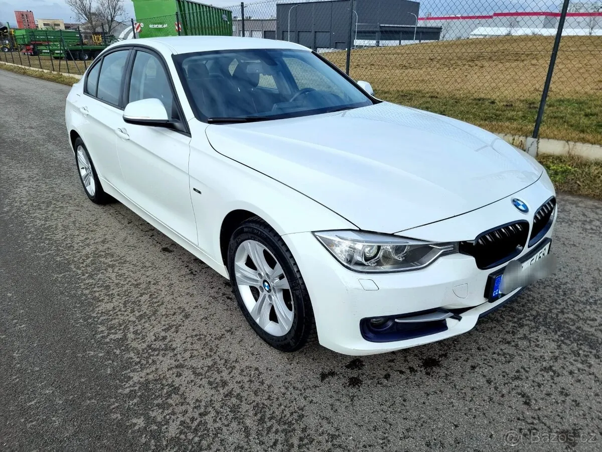BMW 318D F30 2013 photo 2