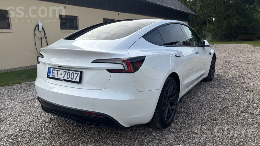 Tesla Model 3 2024 photo 3