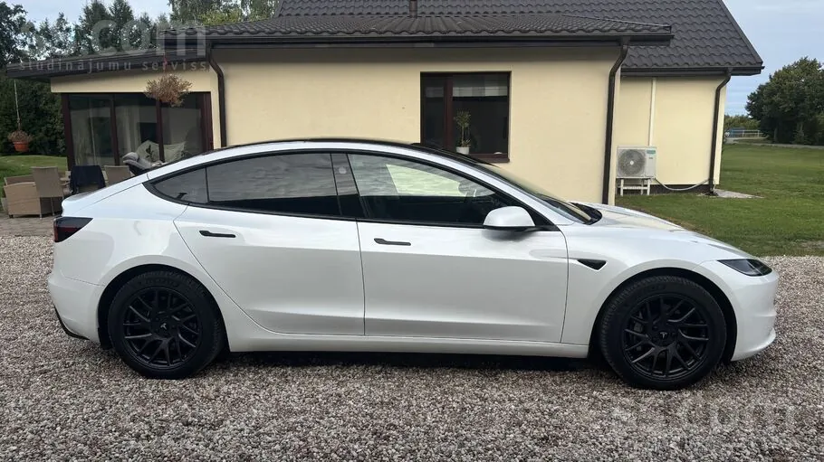 Tesla Model 3 2024 photo 5