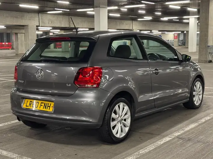 Volkswagen Polo 2010 photo 3