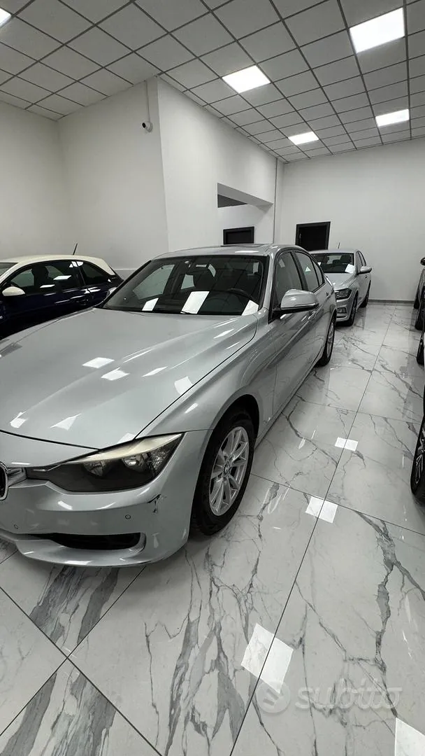BMW 318 2012 photo 2
