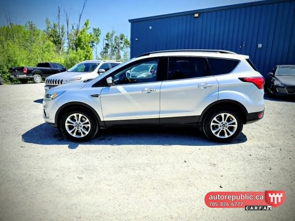 Ford Escape 2019 photo 2
