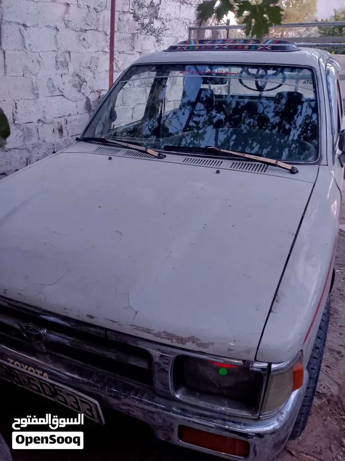 Toyota Hilux 1996 photo 3