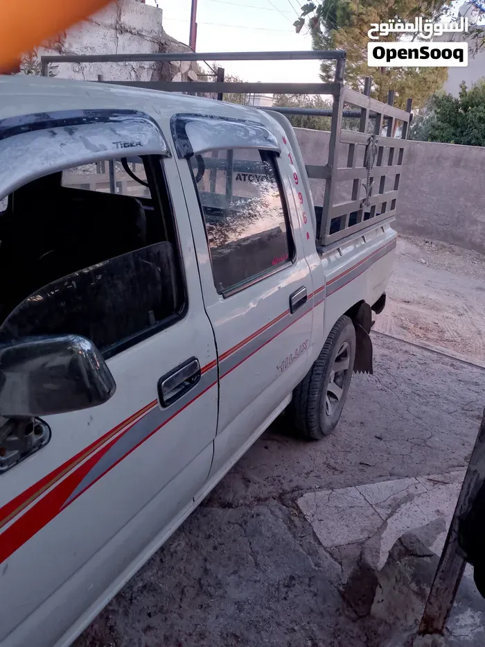 Toyota Hilux 1996 photo 2