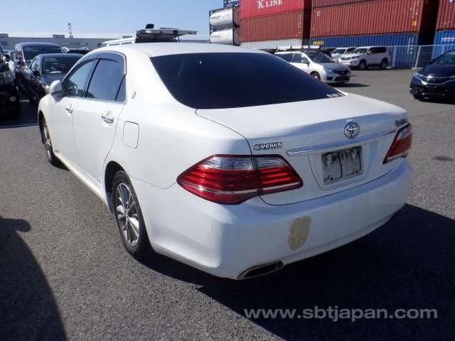Toyota Crown Royal Saloon 2011 photo 3