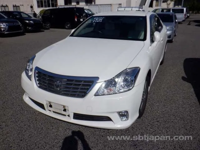 Toyota Crown Royal Saloon 2011 photo 2