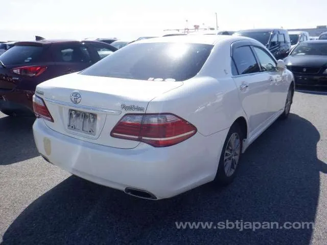 Toyota Crown Royal Saloon 2011 photo 4