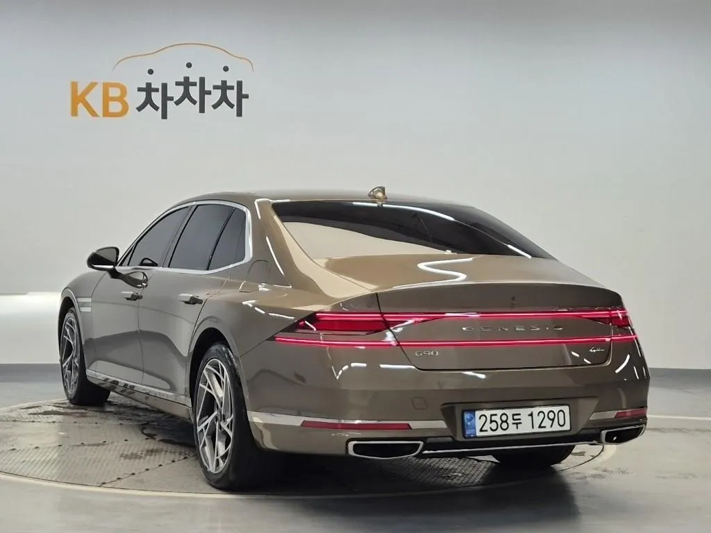 Genesis G90 2022 photo 2