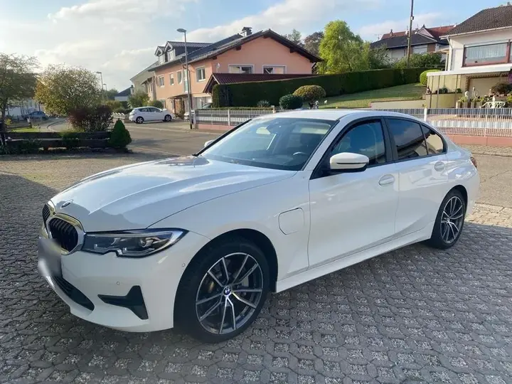 BMW 330E