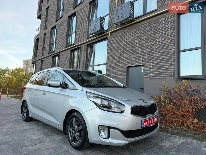 Kia Carens 2015 photo 2