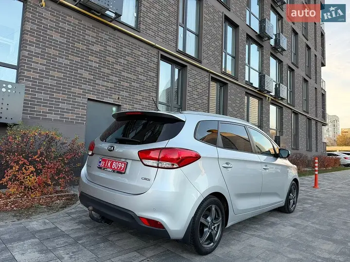 Kia Carens 2015 photo 4