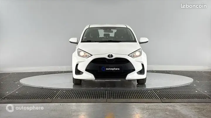 Toyota Yaris 2022 photo 2