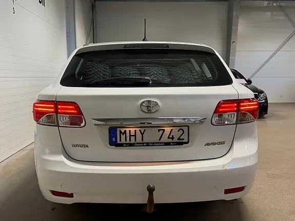 Toyota Avensis 2012 photo 5