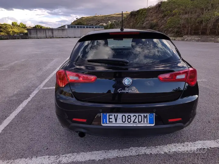 Alfa Romeo Giulietta 2014 photo 2