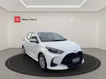 Toyota Yaris 2024 photo 2