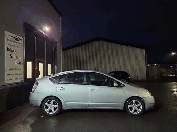 Toyota Prius 2005 photo 2