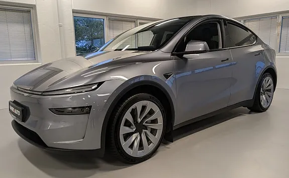 Tesla Model Y 2025 photo 2