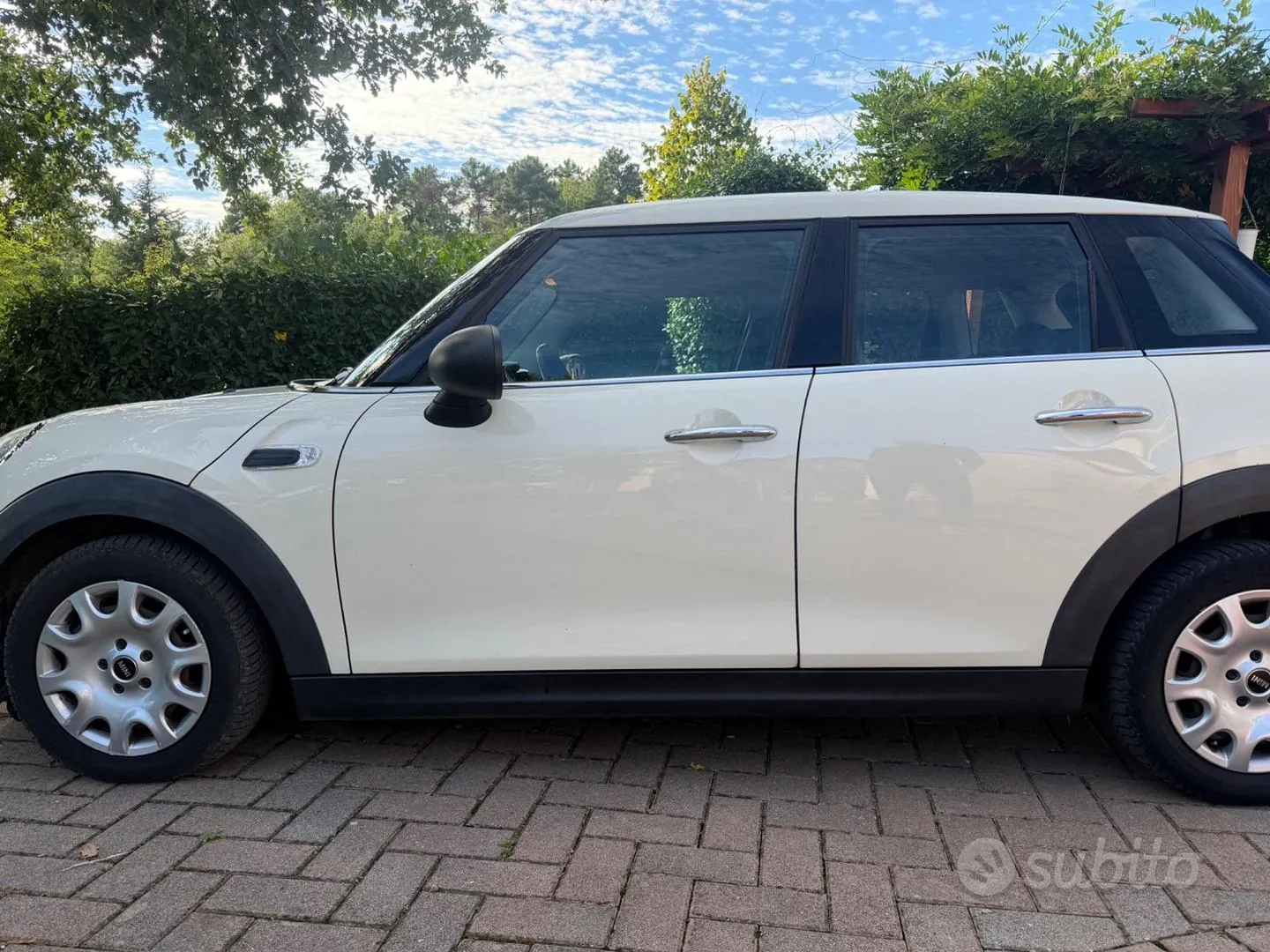 Mini Cooper D 2015 photo 2