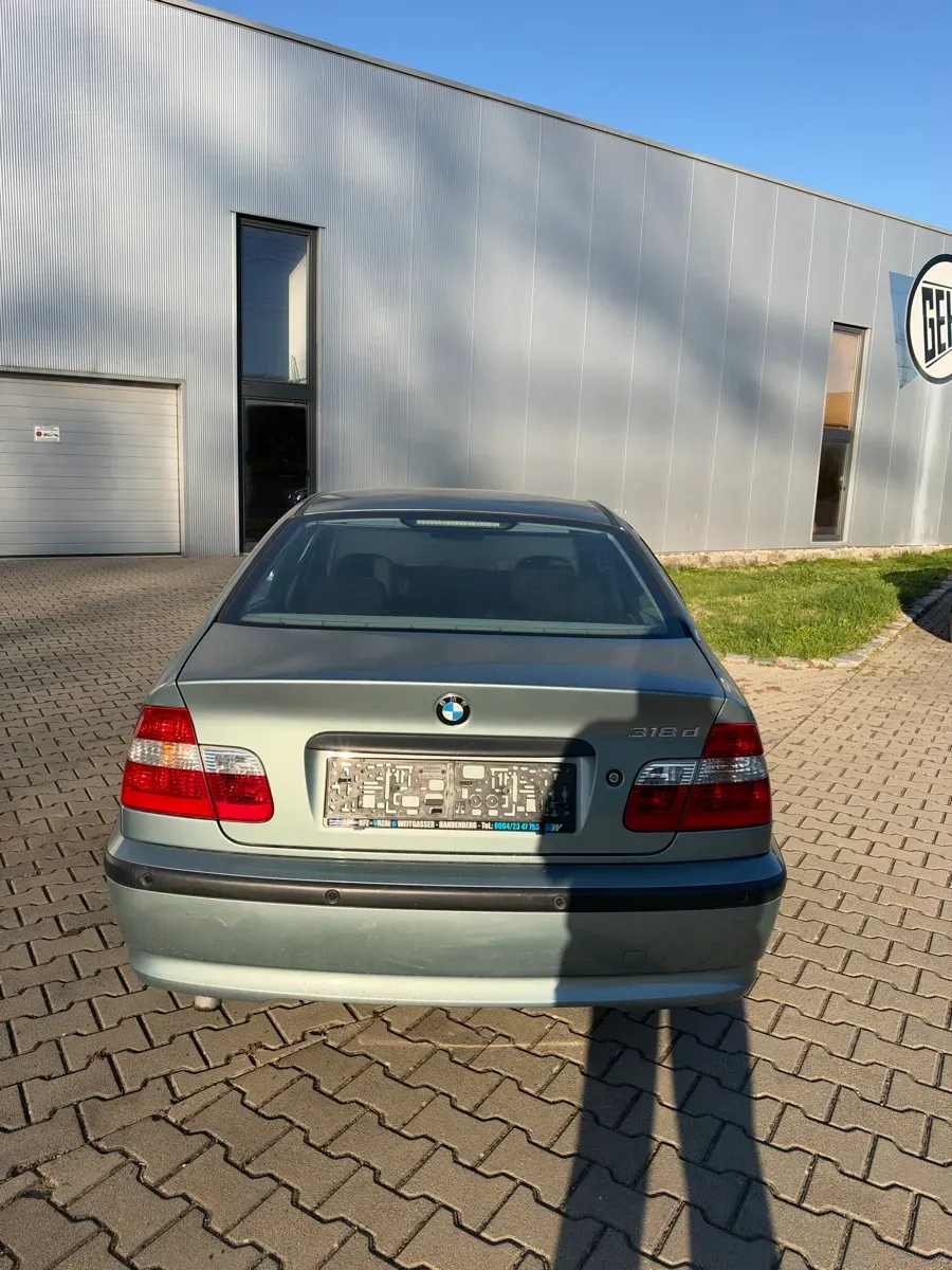 BMW 3 Series 2003 photo 2
