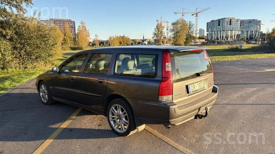 Volvo V70 2004 photo 2
