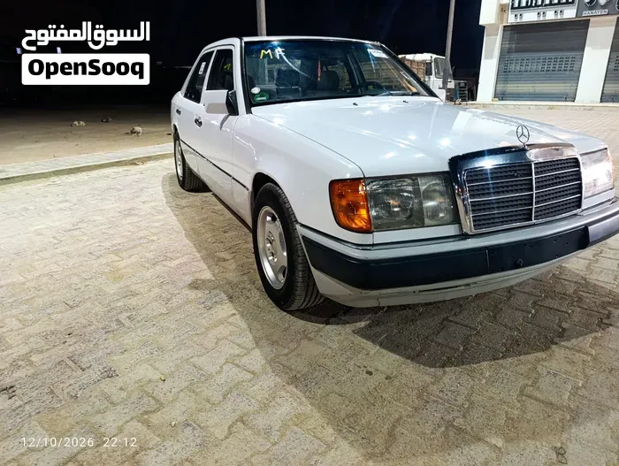 Mercedes-Benz E-Class 1986 photo 4