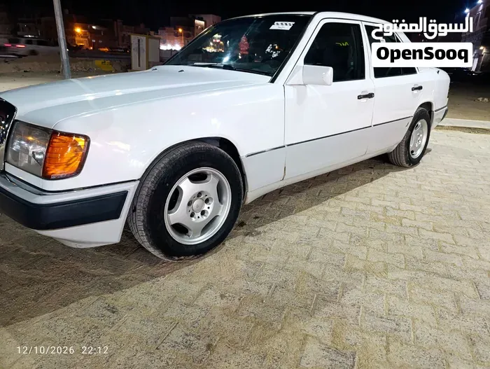 Mercedes-Benz E-Class 1986 photo 2