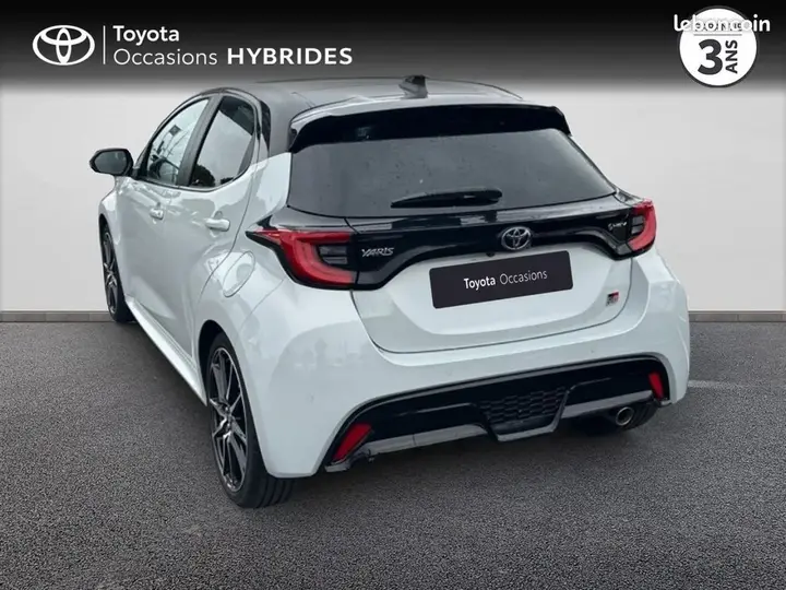 Toyota Yaris 2024 photo 2
