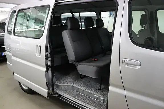 Toyota Hiace 2010 photo 3