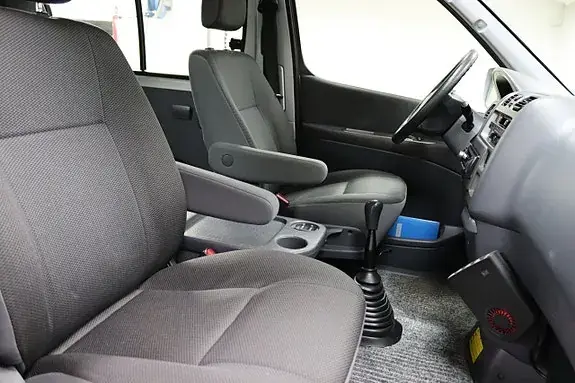 Toyota Hiace 2010 photo 2