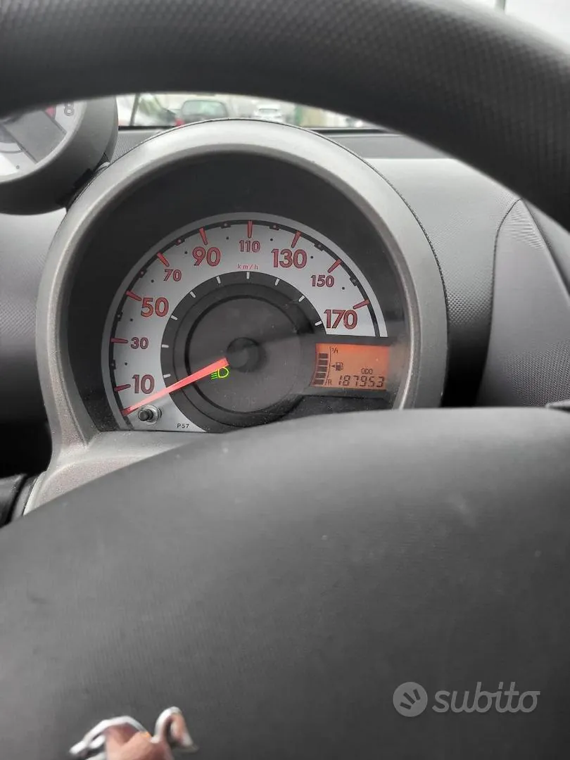 Peugeot 107 2008 photo 4