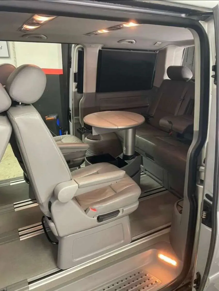 Volkswagen T5 2004 photo 2