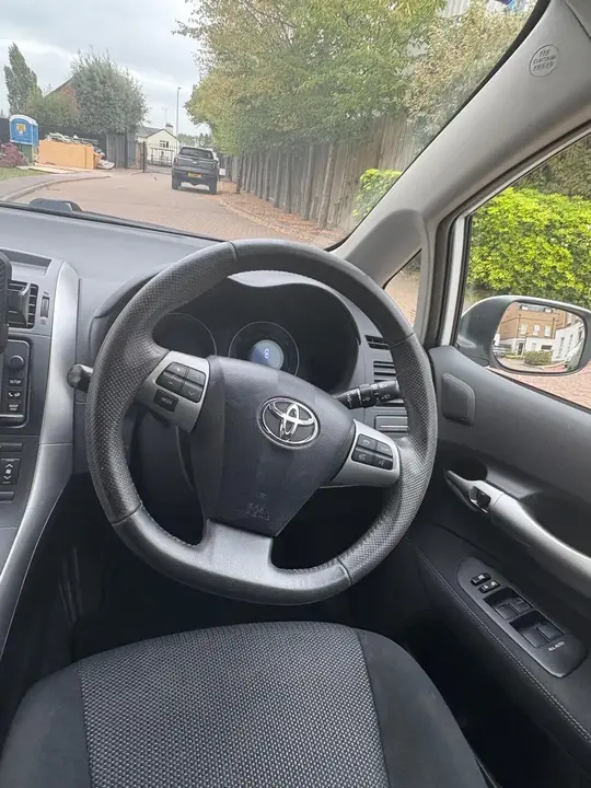 Toyota Auris 2012 photo 5