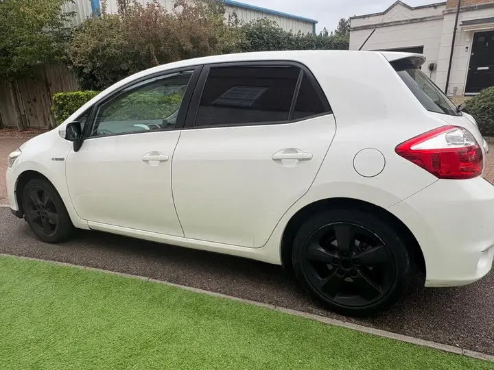 Toyota Auris 2012 photo 4