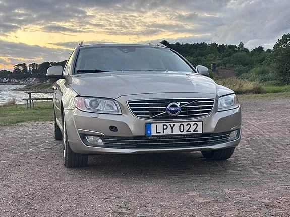 Volvo V70 2014 photo 2