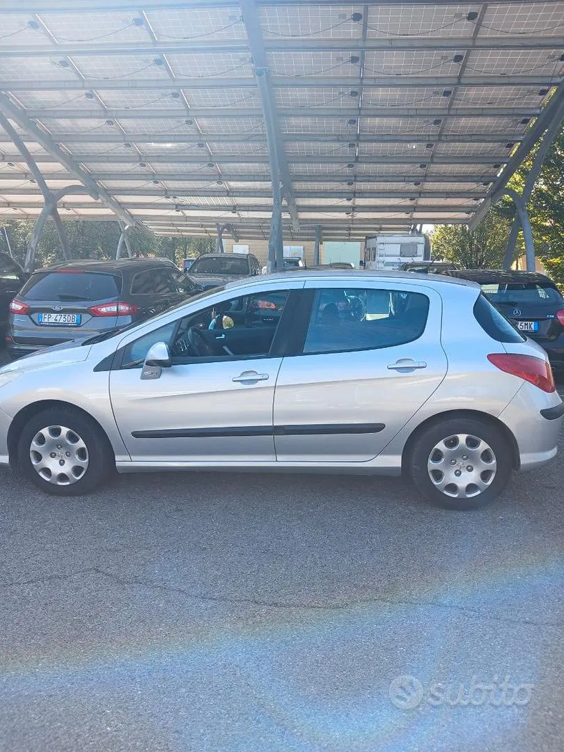 Peugeot 308 2008 photo 4