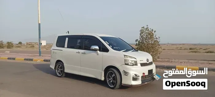 Toyota Voxy 2011 photo 2