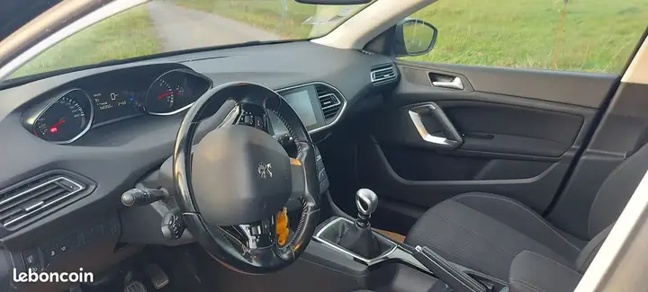 Peugeot 308 2017 photo 2