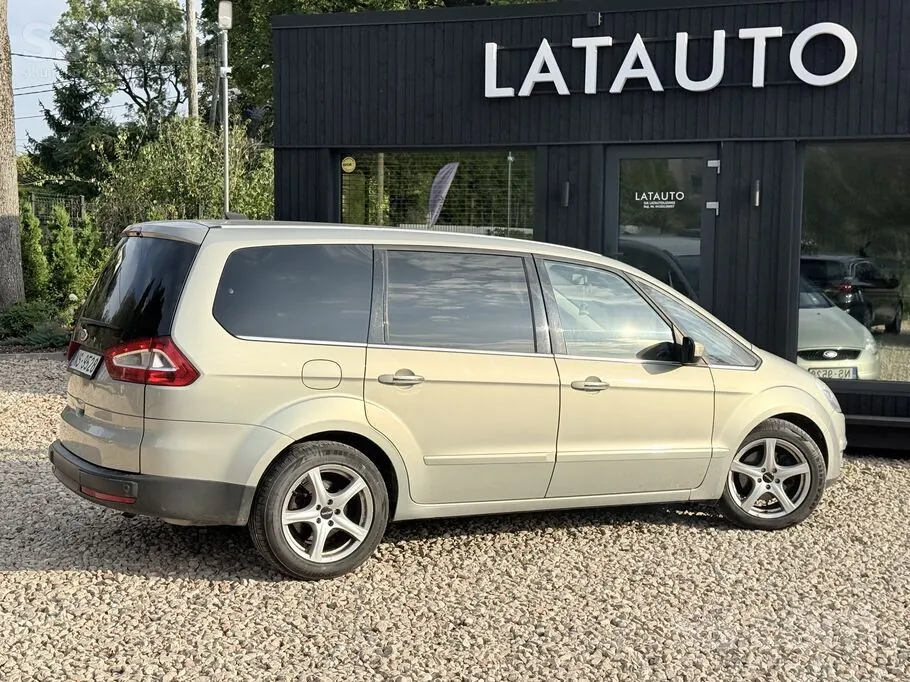 Ford Galaxy 2009 photo 4