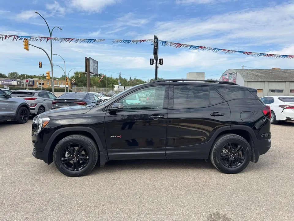 GMC Terrain 2024 photo 2