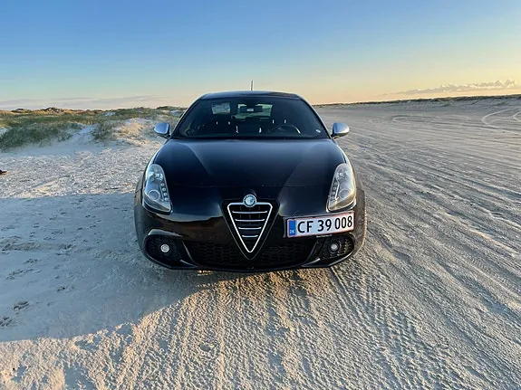 Alfa Romeo Giulietta 2010 photo 2