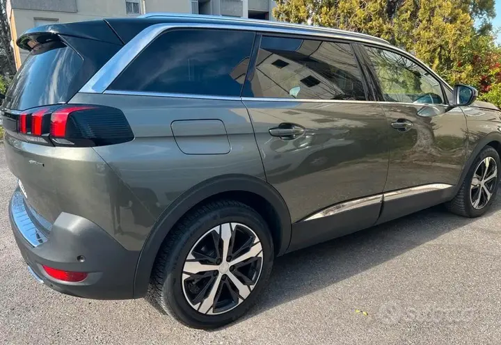 Peugeot 5008 2017 photo 2