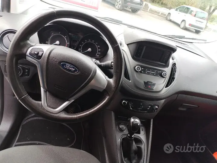 Ford Transit Courier 2023 photo 3
