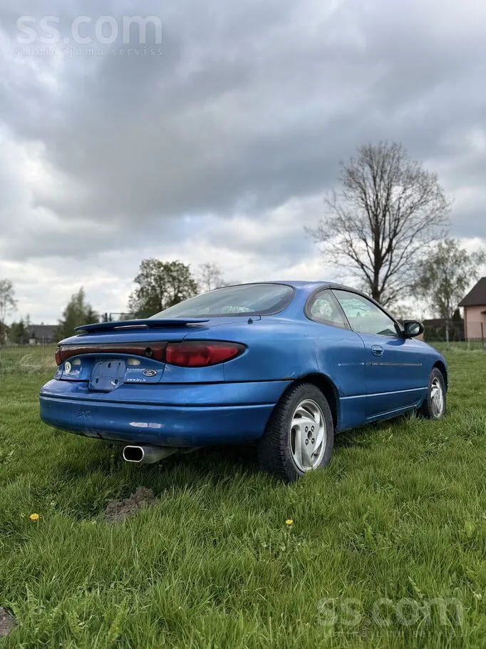 Ford Escort 2000 photo 2