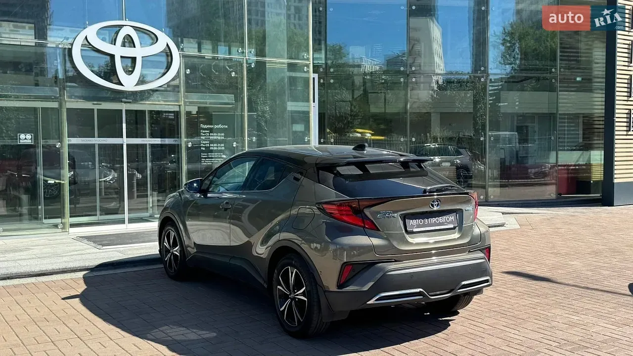 Toyota C-Hr 2021 photo 2
