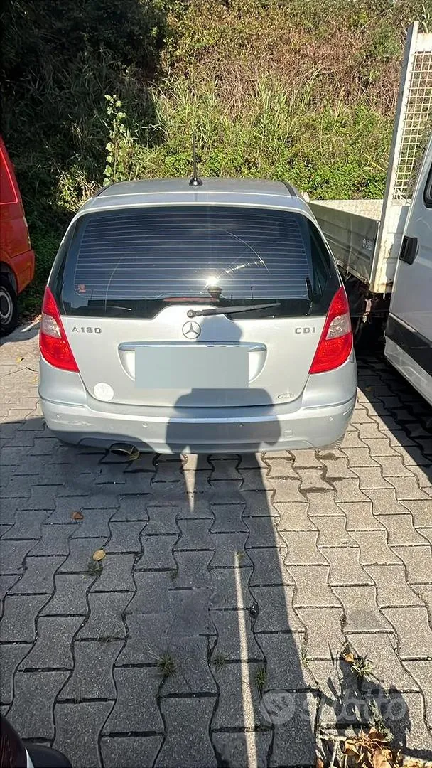 Mercedes-Benz A 180 2009 photo 3