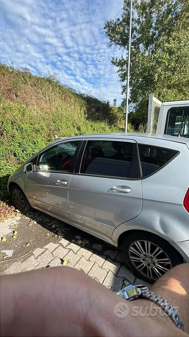 Mercedes-Benz A 180 2009 photo 2