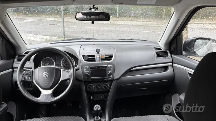 Suzuki Swift 2010 photo 3