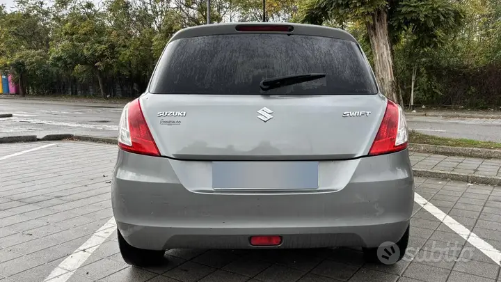 Suzuki Swift 2010 photo 2