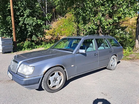 Mercedes-Benz E230 1988 photo 2