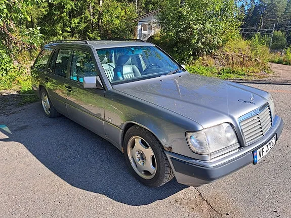 Mercedes-Benz E230 1988 photo 4